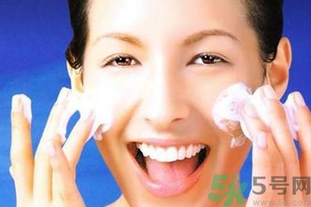 太陽穴長痘怎么辦？如何祛除太陽穴上的痘痘？