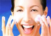 鼻子兩側(cè)長痘的原因是什么？如何去除鼻子兩側(cè)的痘？