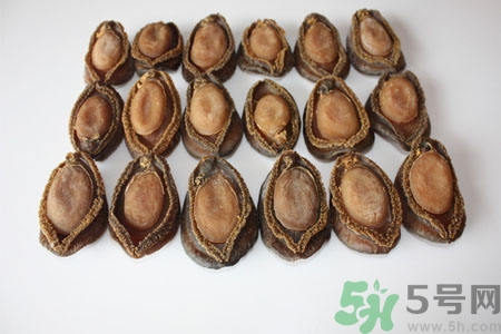 鮑魚的營養(yǎng)價值有哪些？鮑魚的藥用價值是什么？