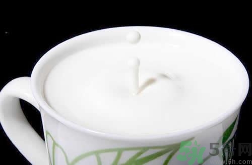 鈣片能和牛奶一起吃嗎？鈣片不能和什么一起吃？