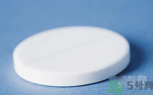 鈣片和維生素c可以一起吃嗎？鈣片和維生素一起吃好不好？