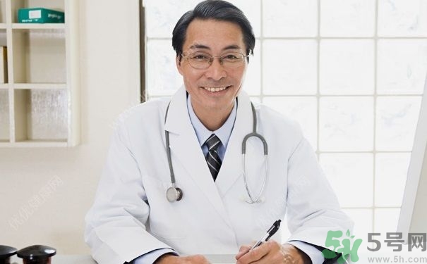15歲還會(huì)得手足口病嗎？手足口病的癥狀有哪些？