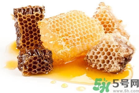 蜂蜜不能和什么一起吃？哪些人不能吃蜂蜜？