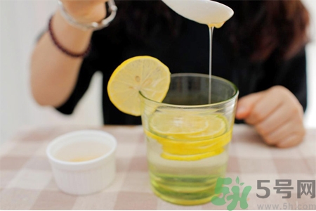 早晨空腹喝蜂蜜水好嗎？蜂蜜水什么時(shí)候喝好？