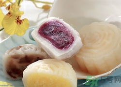 冰皮月餅和普通月餅?zāi)膫€好吃?