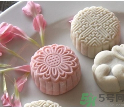 冰皮月餅和冰淇淋月餅有什么區(qū)別？冰皮月餅和冰淇淋月餅哪個好吃？