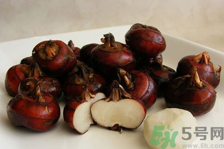 荸薺的營(yíng)養(yǎng)價(jià)值是什么？荸薺一次可以吃多少？