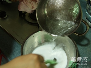 水晶月餅用的什么粉？水晶月餅的做法及配方