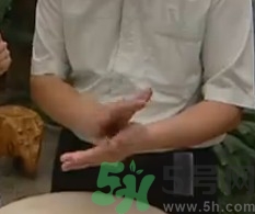 水晶月餅用的什么粉？水晶月餅的做法及配方