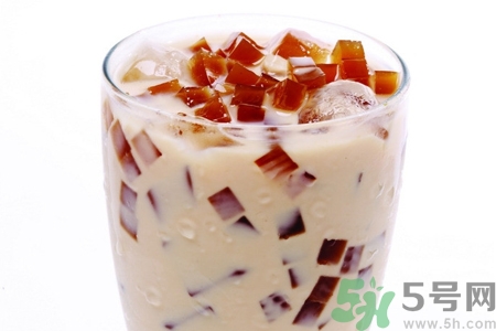 晚上可以喝奶茶嗎？晚上喝奶茶好嗎？