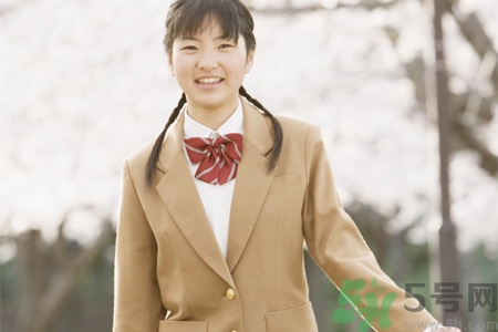 初中生女生的標(biāo)準(zhǔn)胸圍是多少？初中女生正常胸圍是多少？