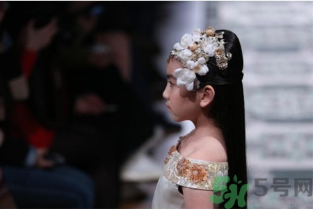 9歲女生的標(biāo)準(zhǔn)身高體重是多少？9歲女生正常身高體重是多少？