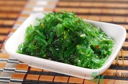 下巴長痘是上火嗎？下巴長痘吃什么好？