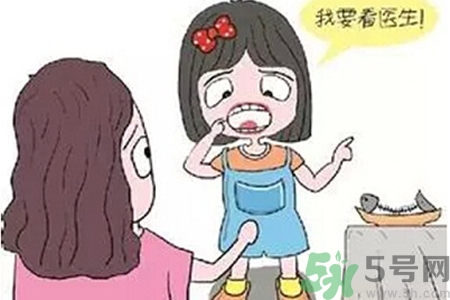 魚刺卡在喉嚨里怎么辦？取魚刺的小技巧有哪些？