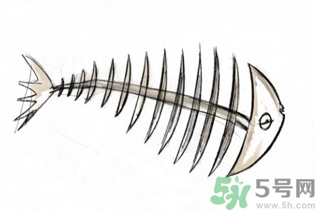 魚刺卡在喉嚨里怎么辦？取魚刺的小技巧有哪些？
