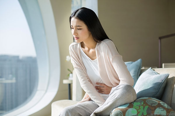 潰瘍性結(jié)腸炎肚子疼怎么辦？潰瘍性結(jié)腸炎是怎么引起的？