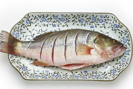 如何挑選新鮮魚？怎樣吃到不被污染的魚？