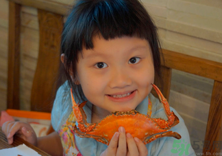小孩吃螃蟹過敏怎么辦？小孩吃螃蟹過敏癥狀