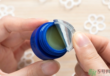 Blistex碧唇小藍罐好用嗎？怎么用？
