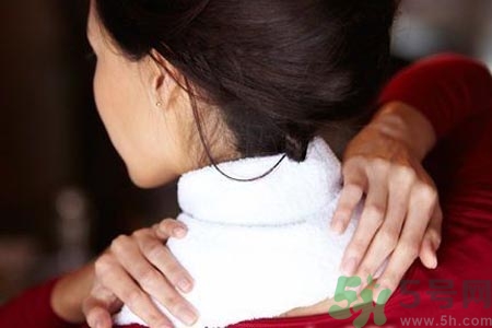 落枕脖子疼怎么辦？落枕和頸椎病區(qū)別