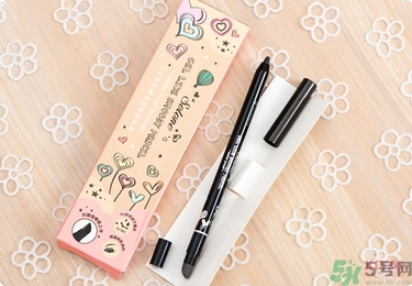 solone眼線筆怎么削？怎么推出來？