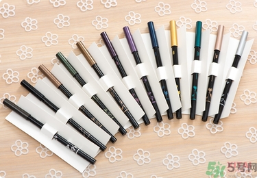solone眼線筆怎么削？怎么推出來？