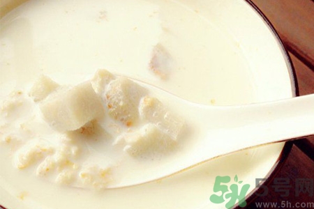 吃芋頭可以喝牛奶嗎？吃芋頭喝牛?奶有什么好處？