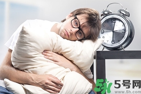 下午犯困怎么辦？犯困按摩什么穴位效果最快？