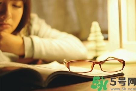 下午犯困怎么辦？犯困按摩什么穴位效果最快？