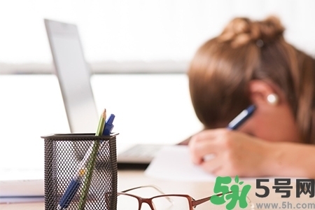 下午犯困怎么辦？犯困按摩什么穴位效果最快？