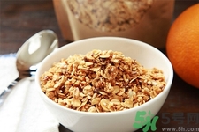 吃燕麥片有什么好處？燕麥片吃了對人的好處有哪些？