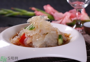 海蜇是葷菜還是素菜？海蜇是動(dòng)物還是植物？