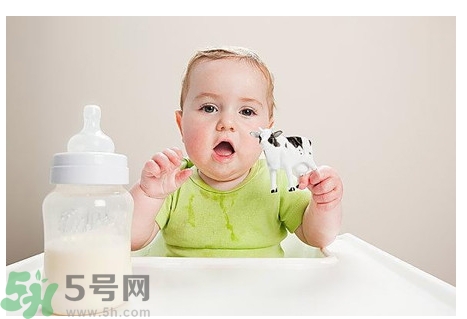積食發(fā)燒可以喝牛奶嗎？積食發(fā)燒可以喝酸奶嗎？