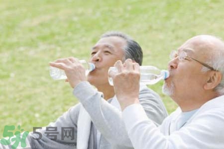 喝水能預(yù)防心血管疾病嗎？什么時候喝水對身體最好？