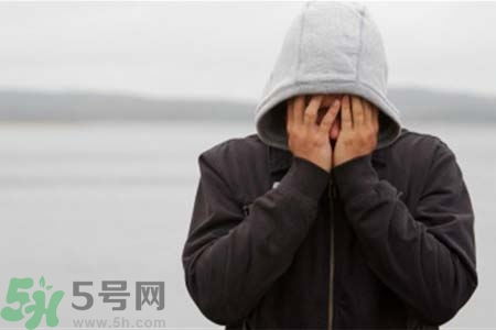 抑郁癥的表現(xiàn)有哪些？抑郁癥和遺傳有關系嗎？