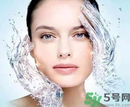 秋季補(bǔ)水效果好的護(hù)膚品有哪些？秋季補(bǔ)水的重要性