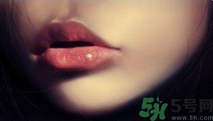孕婦嘴唇干裂脫皮怎么回事？孕婦嘴唇干裂脫皮是缺什么
