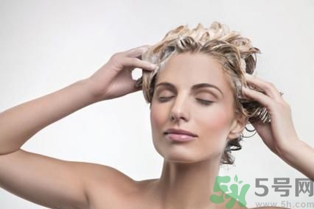 頭皮癢怎么辦？頭皮癢脫發(fā)怎么治？