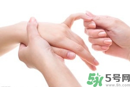 手干裂可以用蘆薈膠嗎？手干裂怎么辦？