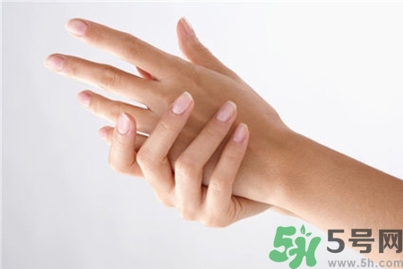 手干裂怎么回事？手干裂怎么治療？
