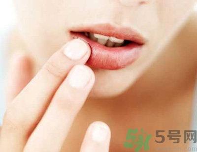 孕婦嘴唇干裂脫皮怎么回事？孕婦嘴唇干裂脫皮是缺什么