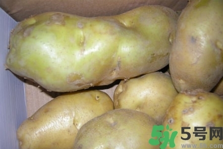 土豆發(fā)綠還能吃嗎？土豆發(fā)綠皮削皮后能吃嗎？