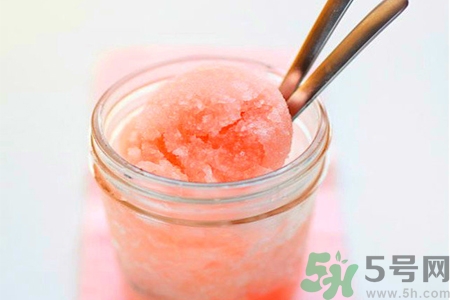 吃冰可以治療感冒嗎？喉嚨痛可以吃冰淇淋嗎？