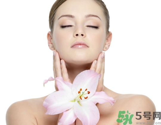 夏天曬黑了多久恢復(fù)？夏天曬黑了怎么白回來？