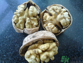 新鮮核桃能冷凍嗎？新鮮核桃能放冰箱嗎？