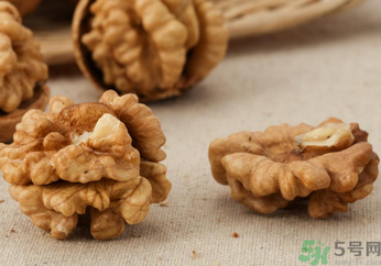 紙皮核桃和薄皮核桃的區(qū)別？紙皮核桃和薄皮核桃哪個(gè)好？