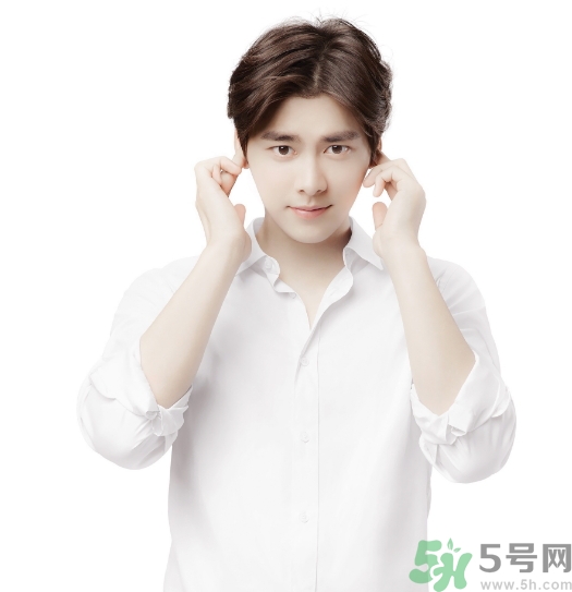 結(jié)婚可以穿白色襯衫嗎？結(jié)婚可以穿藍色西裝嗎？