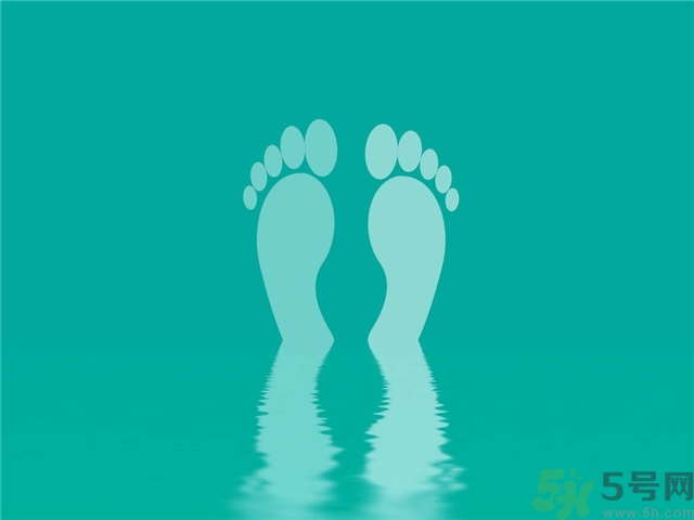 腳拇指外翻遺傳嗎？腳拇指外翻怎么矯正？