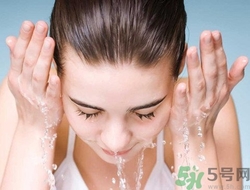 用檸檬水洗臉好嗎？怎么用檸檬水洗臉