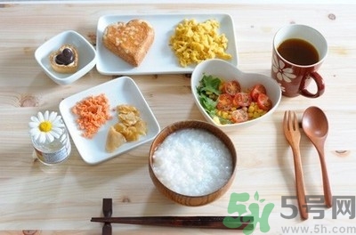 早餐怎么吃才健康？上班族早餐吃什么好？